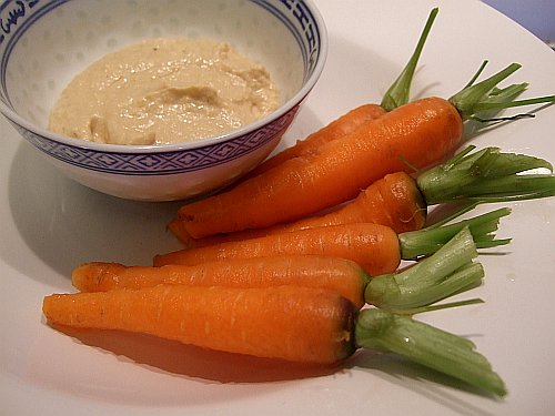 carrots-with-houmous