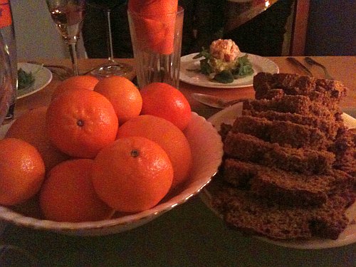 oranges and brown bread