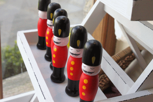 toy soldiers